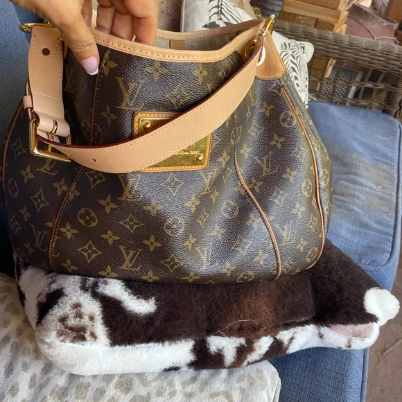 Louis Vuitton Galliera pm - Picture 9 of 16